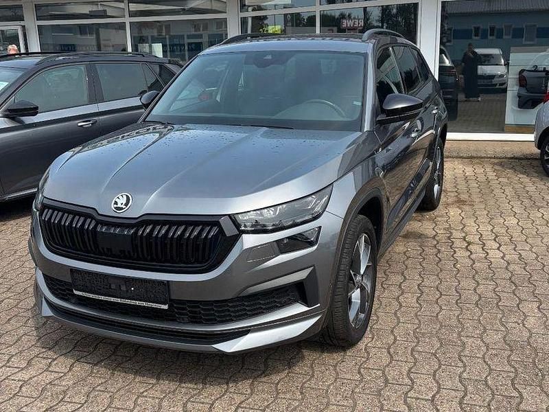 Grau Gebraucht 2022 Skoda Kodiaq SportLine SUV | 34.450 € (Teuer) - Bild 1/4