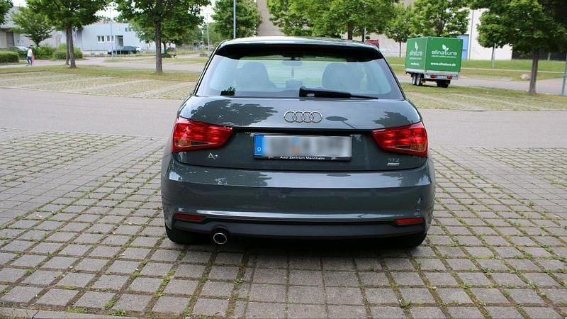Gebraucht Audi A1 90 PS (66 kW) 2016 Grau Kleinwagen