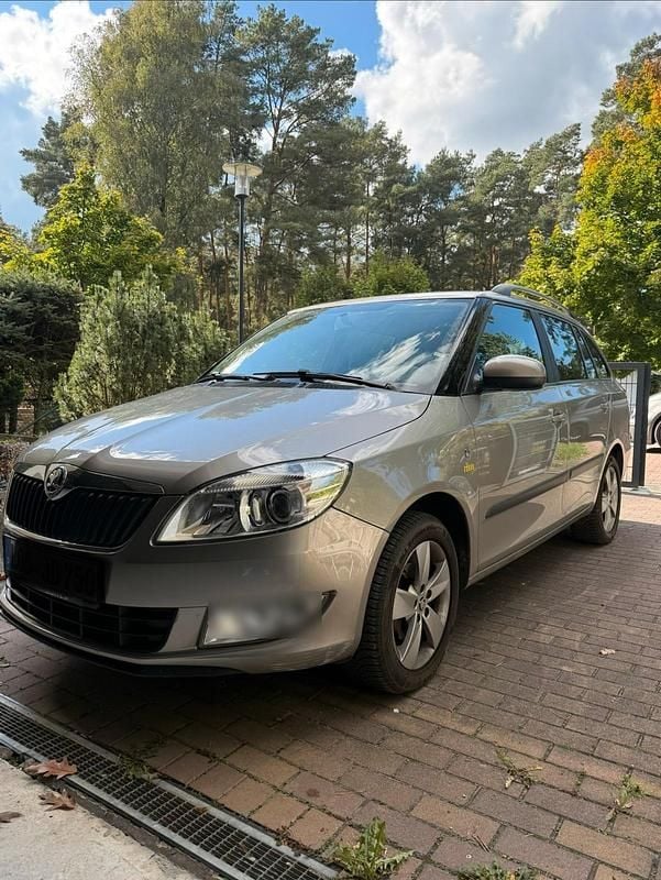 Grau Gebraucht 2014 Skoda Fabia Fresh Kombi | 6.800 € (Guter Preis) - Bild 1/4