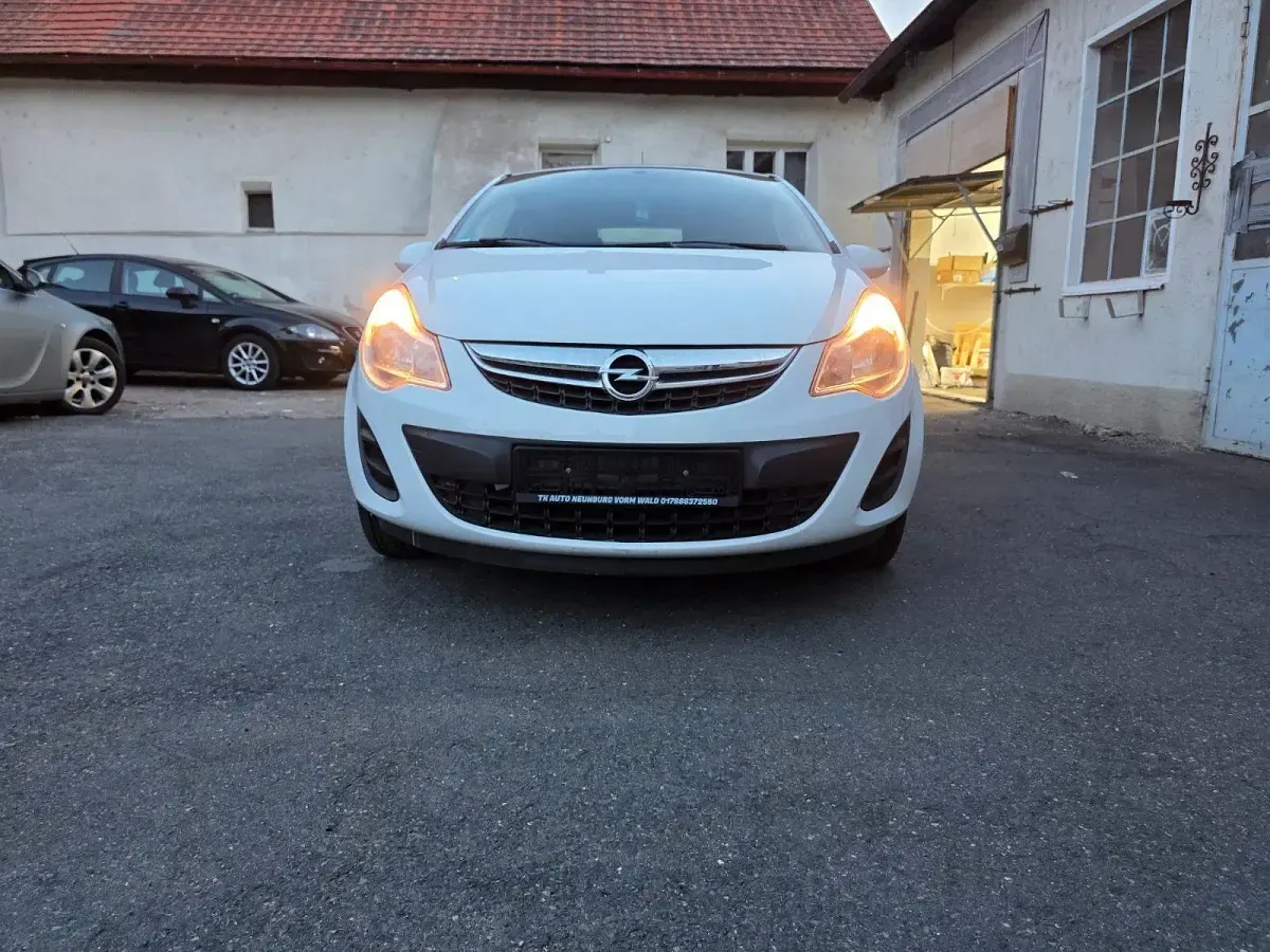 Gebraucht Opel Corsa Active 87 PS (63 kW) 2013 Weiß Kleinwagen