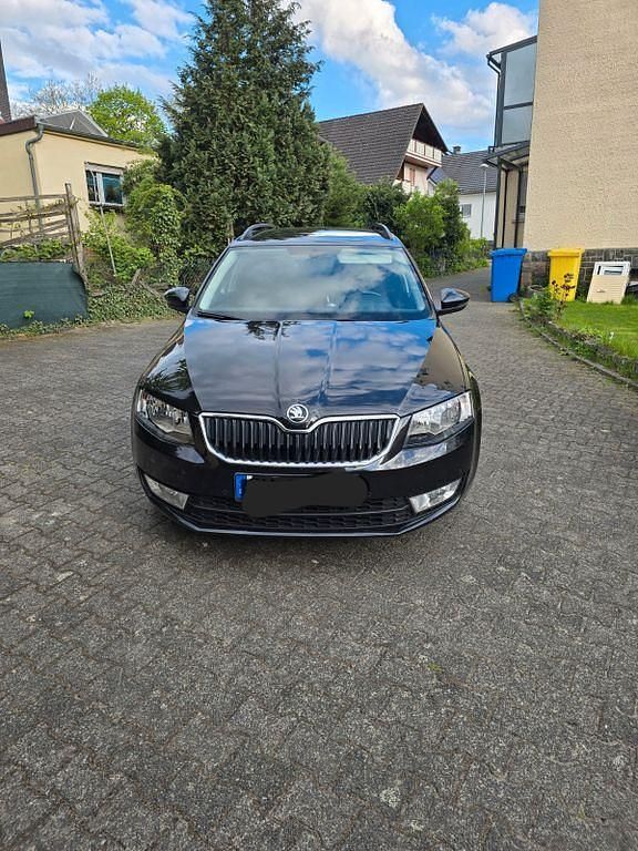 Usado Skoda Octavia 110 HP (80 kW) 2016 Preto Citadino
