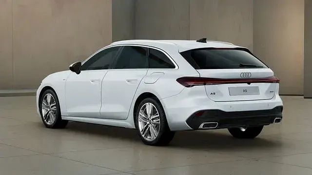 Gebraucht Audi A5 Sport 299 PS (219 kW) 2025 Gletscherweiß metallic Kombi