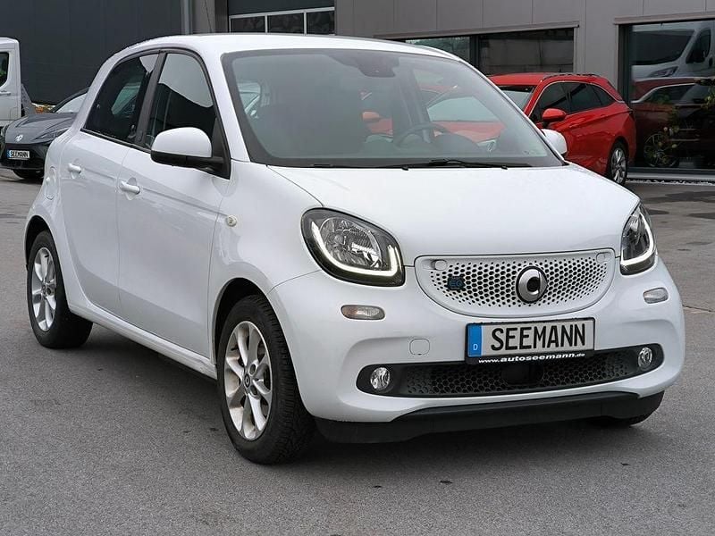 Gebraucht Smart ForFour Electric Drive Passion 60 kW (82 PS) 2019 Weiß Limousine