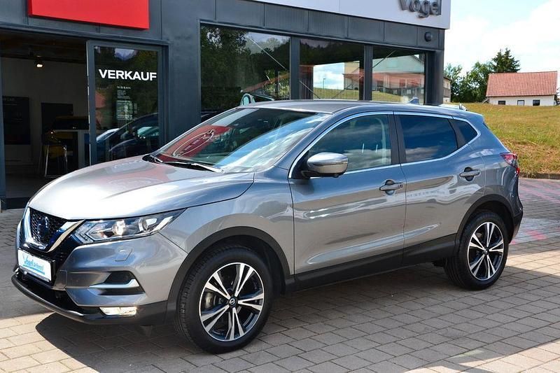 Grau Gebraucht 2018 Nissan Qashqai N-Connecta SUV | 15.390 € (Guter Preis) - Bild 1/4