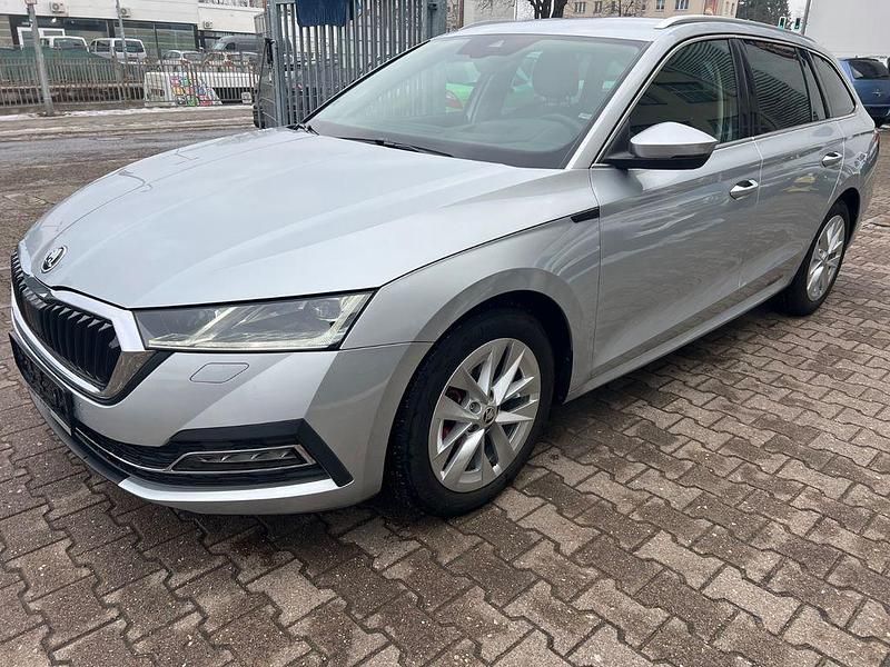 Gebraucht Skoda Octavia First Edition 131 PS (96 kW) 2021 Silber Kombi