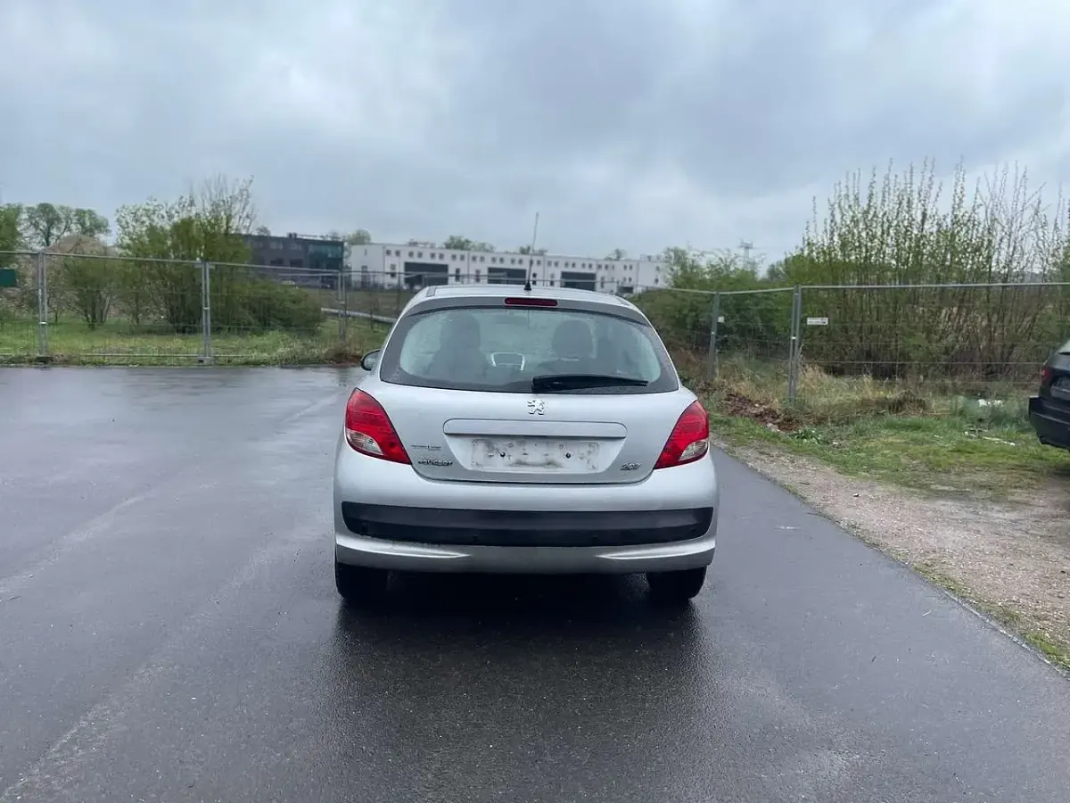Gebraucht Peugeot 207 Urban Move 95 PS (69 kW) 2011 Silber Limousine
