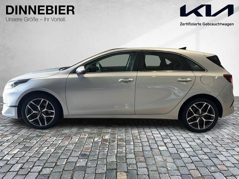 Gebraucht Kia Ceed Spirit 160 PS (117 kW) 2023 Sparklingsilber metallic Kleinwagen