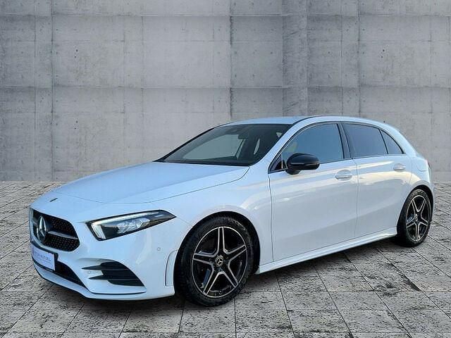 Gebraucht Mercedes A200 AMG line 163 PS (119 kW) 2018 Weiß Limousine