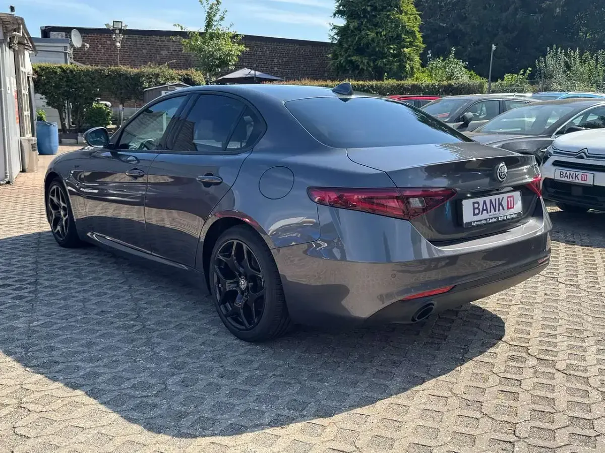 Gebraucht Alfa Romeo Giulia 160 PS (117 kW) 2021 Colore esterno Limousine