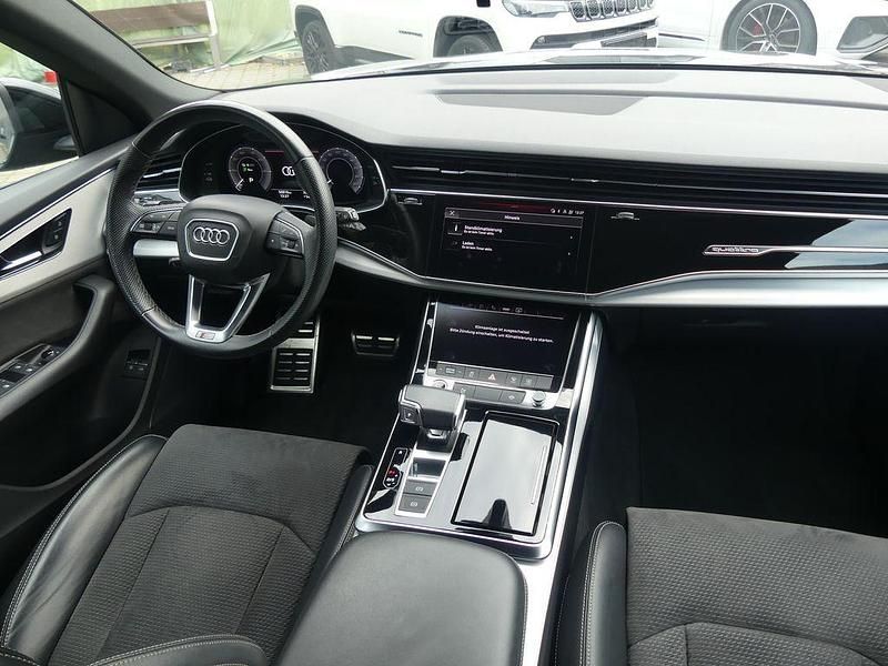 Gebraucht Audi Q8 S-Line 381 PS (280 kW) 2022 Mythosschwarz SUV