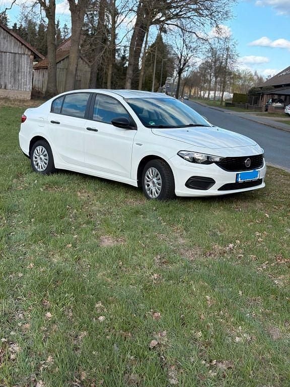 Gebraucht Fiat Tipo Easy 95 PS (69 kW) 2018 Weiß Limousine