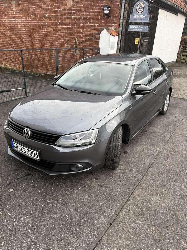 Gebraucht VW Jetta 122 PS (89 kW) 2012 Grau Limousine