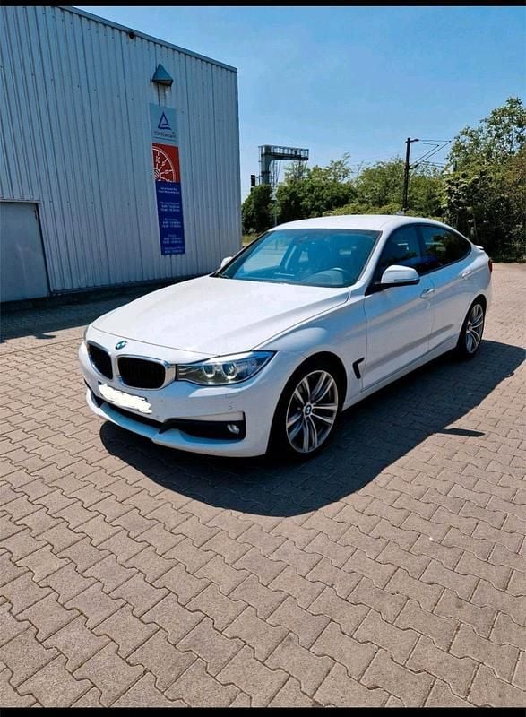 Weiß Gebraucht 2015 BMW 320 Gran Turismo Limousine | 14.000 € (Fairer Preis) - Bild 1/4