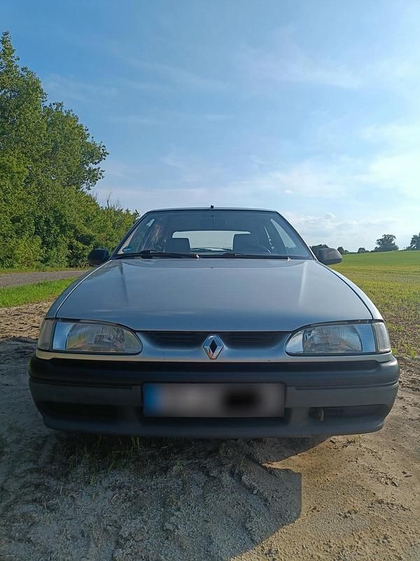 Occasion Renault 19 73 ch (53 kW) 1992 Argent Berline