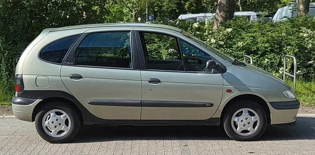 Gebraucht Renault Mégane 90 PS (66 kW) 1998 Grün Van / Kleinbus