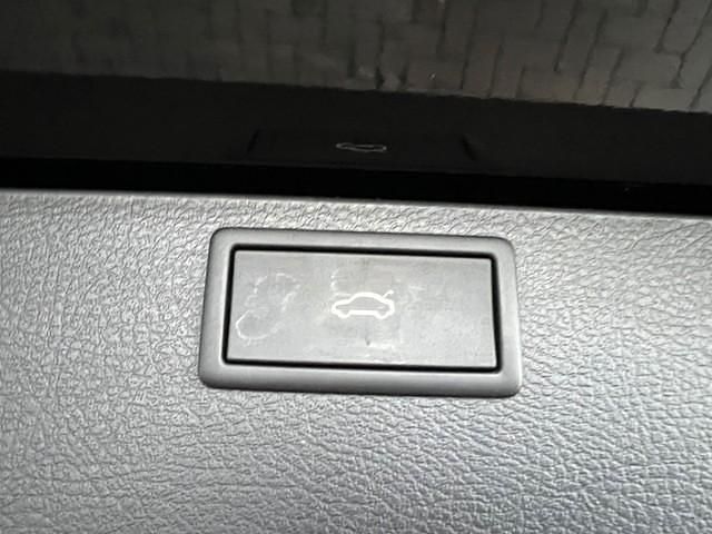 Gebraucht VW Multivan Highline 204 PS (150 kW) 2021 Deep black perleffekt Van