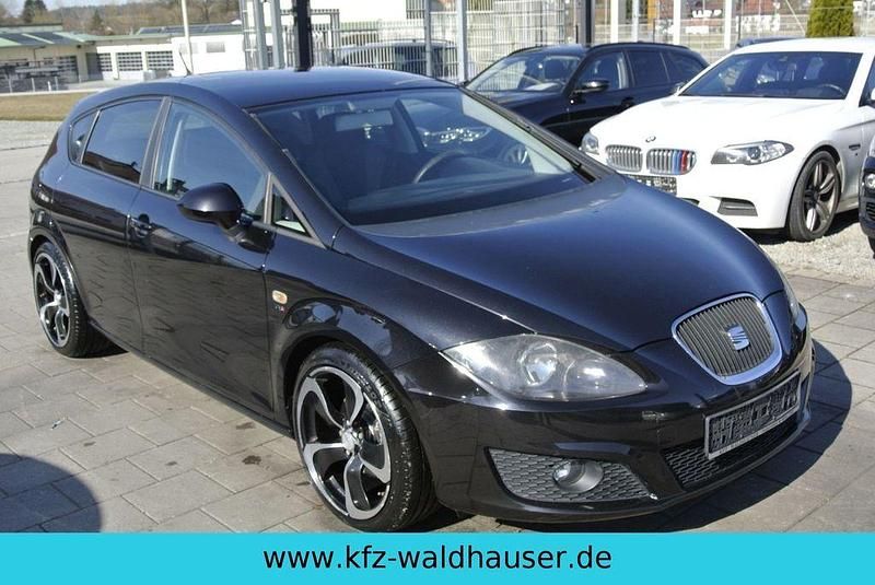 Second-hand Seat Leon Reference 125 CP (91 kW) 2010 Negru Hatchback