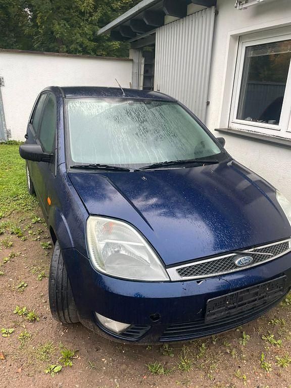 Blau Gebraucht 2002 Ford Fiesta Ghia Limousine | 800 € (Guter Preis) - Bild 1/4