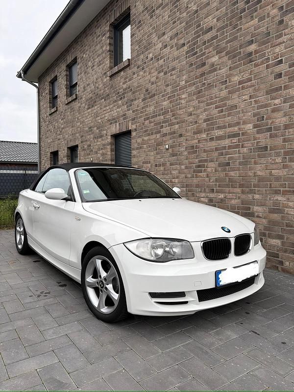 Weiß Gebraucht 2009 BMW 118 Cabriolet Cabrio | 5.400 € (Guter Preis) - Bild 1/4