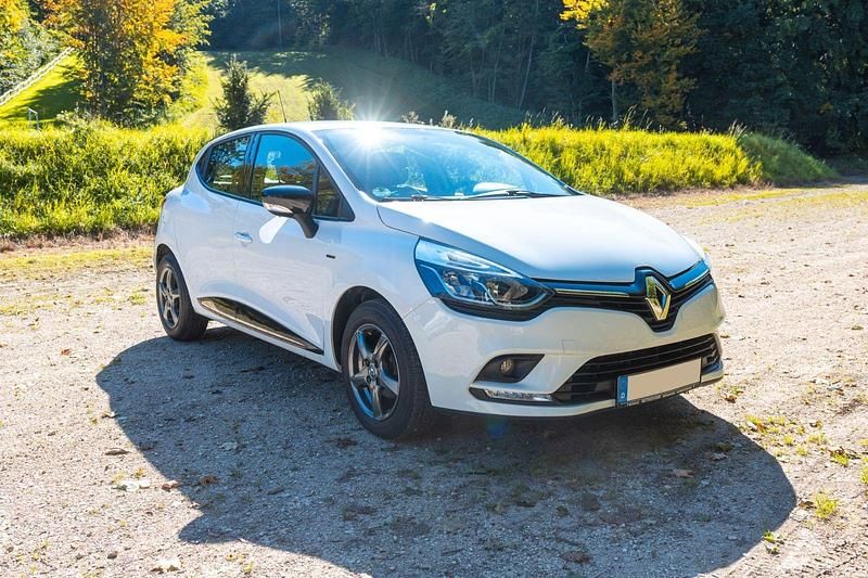 Gebraucht Renault Clio IV Intens 90 PS (66 kW) 2017 Weiß Kleinwagen