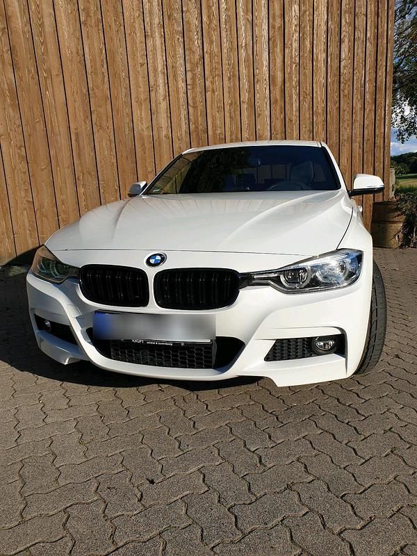 Weiß Gebraucht 2017 BMW 320 M Sport Limousine | 20.000 € (Fairer Preis) - Bild 1/4