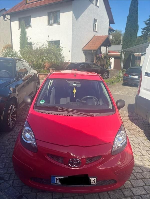 Rot Gebraucht 2007 Toyota Aygo Kleinwagen | 1.800 € (Fairer Preis) - Bild 1/4