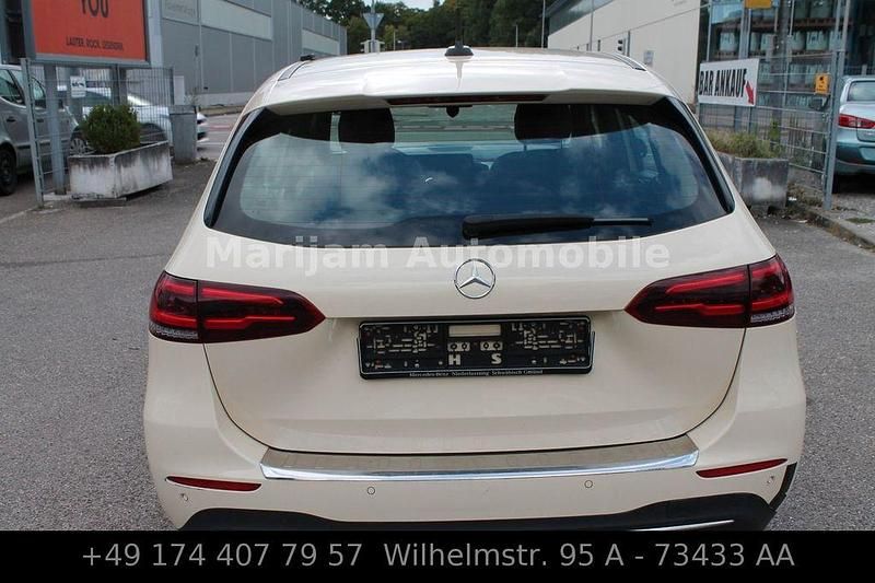 Gebraucht Mercedes B200 150 PS (110 kW) 2021 Gelb Van / Kleinbus