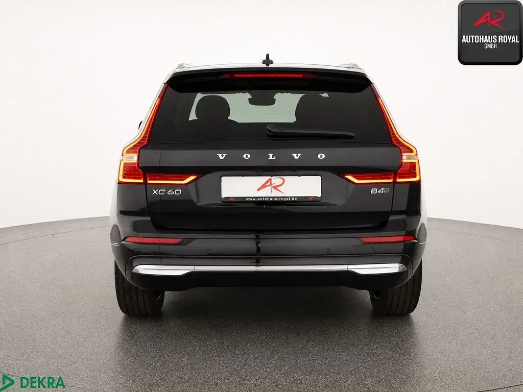 Gebraucht Volvo XC60 Plus 197 PS (144 kW) 2023 Schwarz SUV
