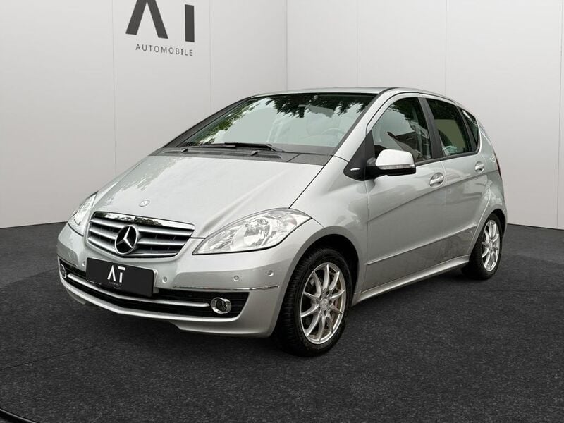 Silber Gebraucht 2009 Mercedes A180 Elegance Limousine | 5.990 € (Fairer Preis) - Bild 1/4