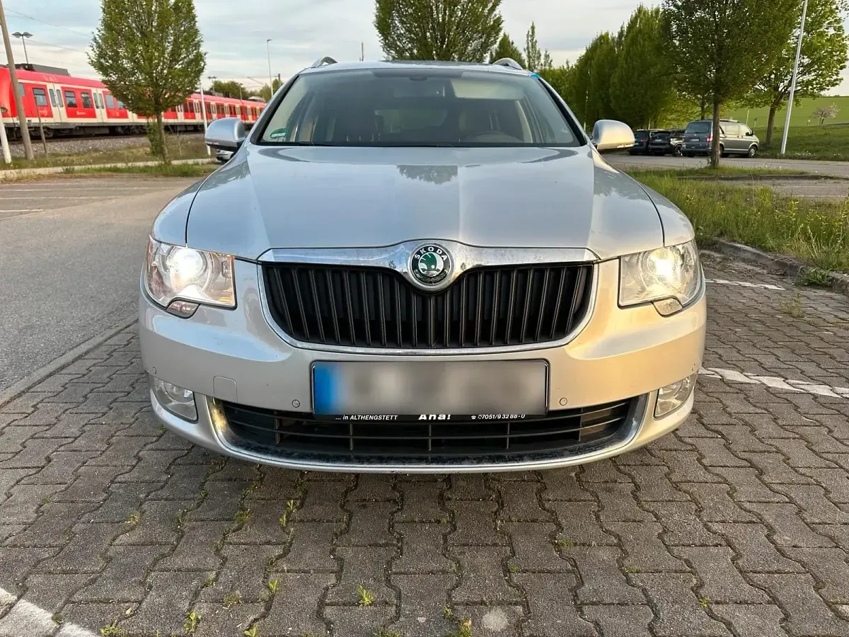 Gebraucht Skoda Superb 260 PS (191 kW) 2010 Silber Kombi