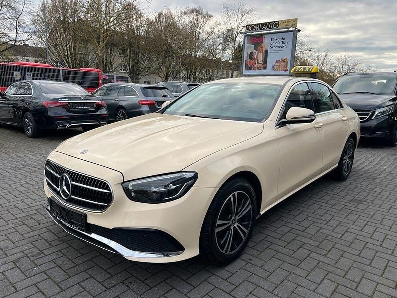 Gebraucht Mercedes E200 160 PS (117 kW) 2022 Hellelfenbein Limousine