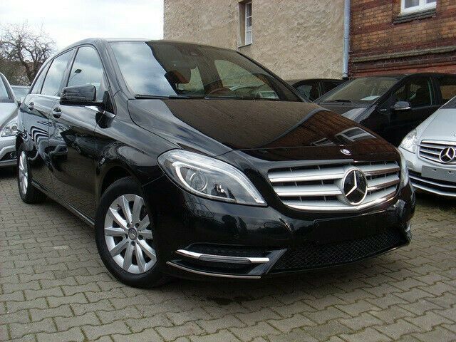 Gebraucht Mercedes B200 156 PS (114 kW) 2012 Schwarz metallic Van / Kleinbus
