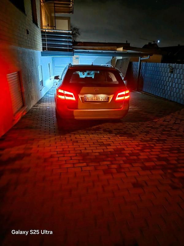 Gebraucht Mercedes E220 170 PS (125 kW) 2010 Silber Kombi