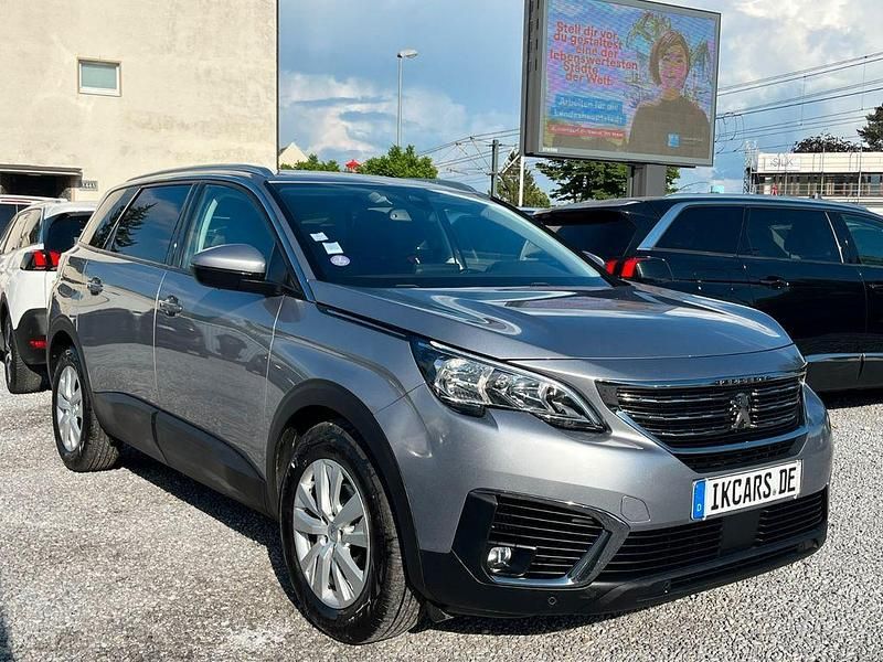 Silber Gebraucht 2020 Peugeot 5008 Van / Kleinbus | 17.850 € (Guter Preis) - Bild 1/4