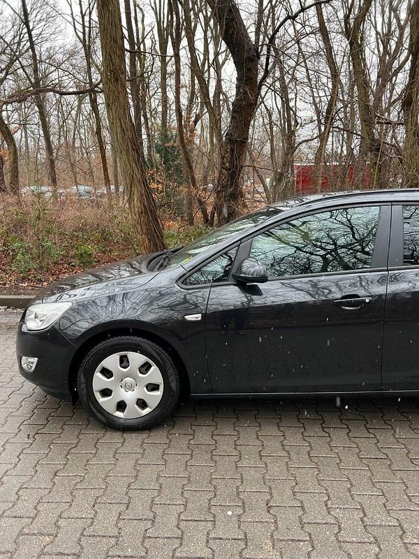 Gebraucht Opel Astra 125 PS (91 kW) 2012 Schwarz Kombi