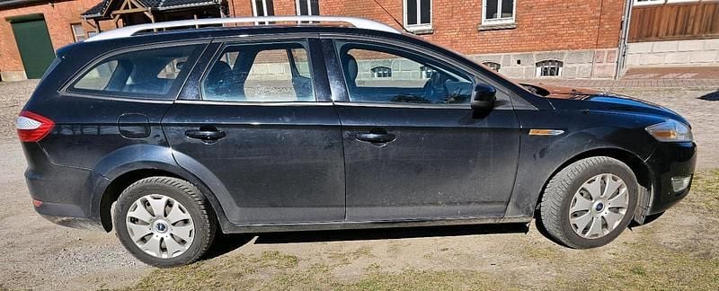 Usado Ford Mondeo 110 CV (80 kW) 2008 Negro Familiar
