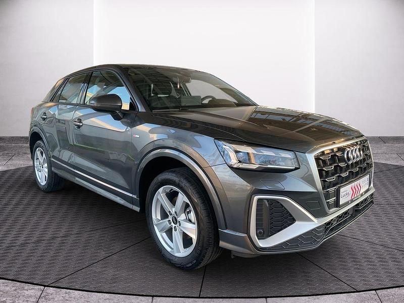 Neu Audi Q2 S-Line 150 PS (110 kW) 2025 Grau SUV