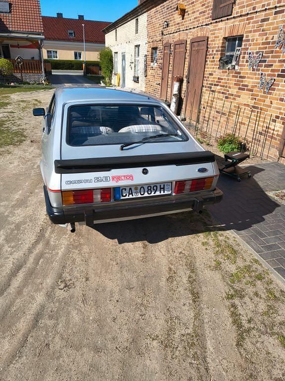 Second-hand Ford Capri 160 CP (117 kW) 1981 Argintiu Coupe