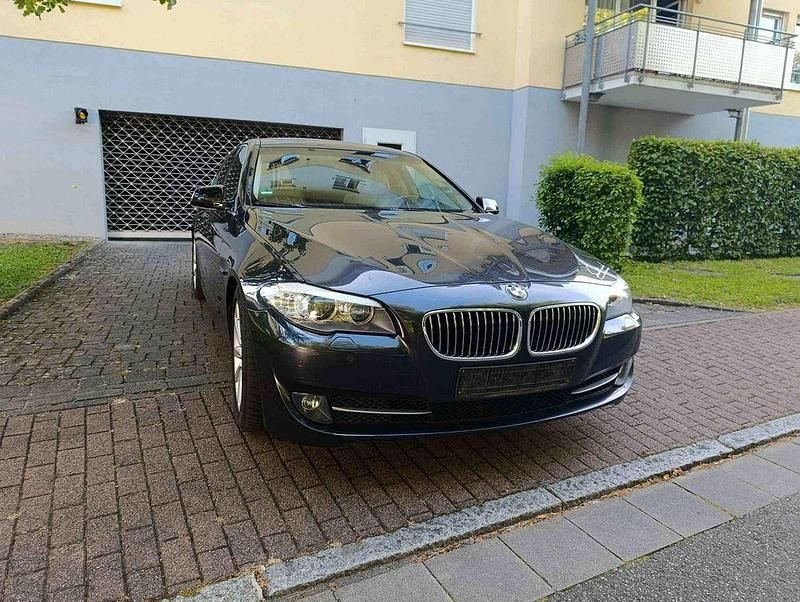 Grau Gebraucht 2011 BMW 528 Performance Limousine | 10.500 € (Fairer Preis) - Bild 1/4