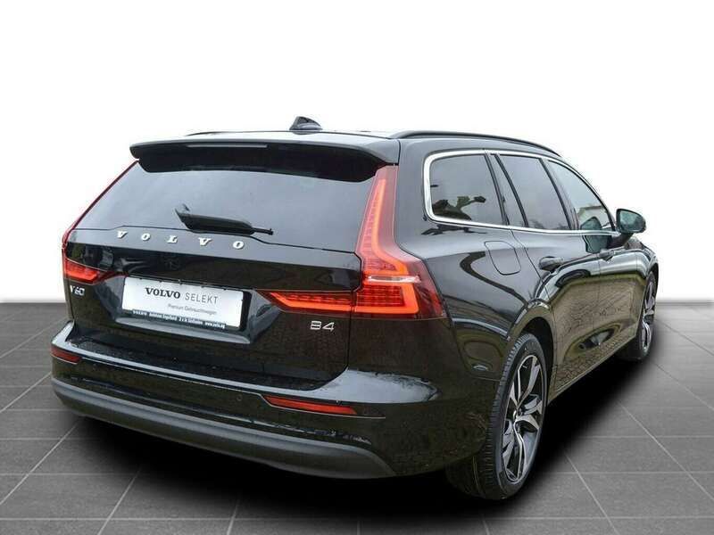 Gebraucht Volvo V60 Business Edition 197 PS (144 kW) 2023 Onyx black / metallic Kombi