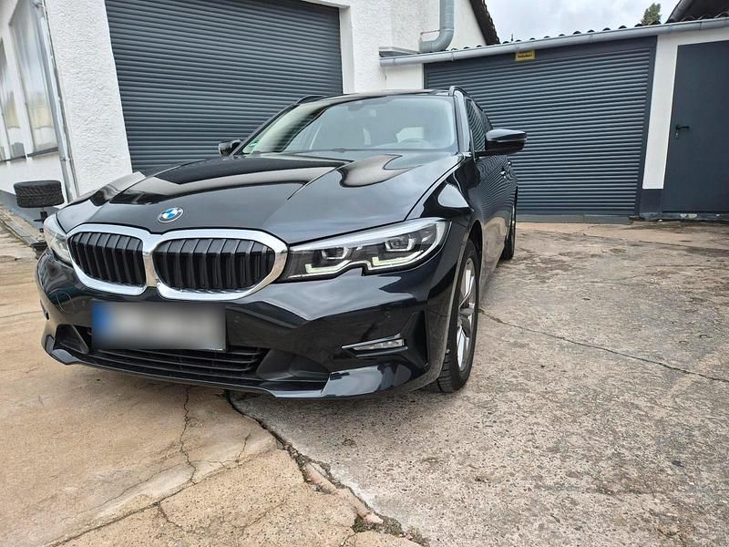 Używany BMW 320 190 KM (139 kW) 2021 Czarny Kombi