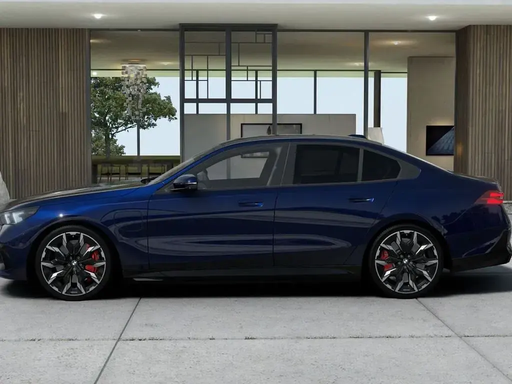 Gebraucht BMW 550e M Sport 489 PS (359 kW) 2026 Blau Limousine