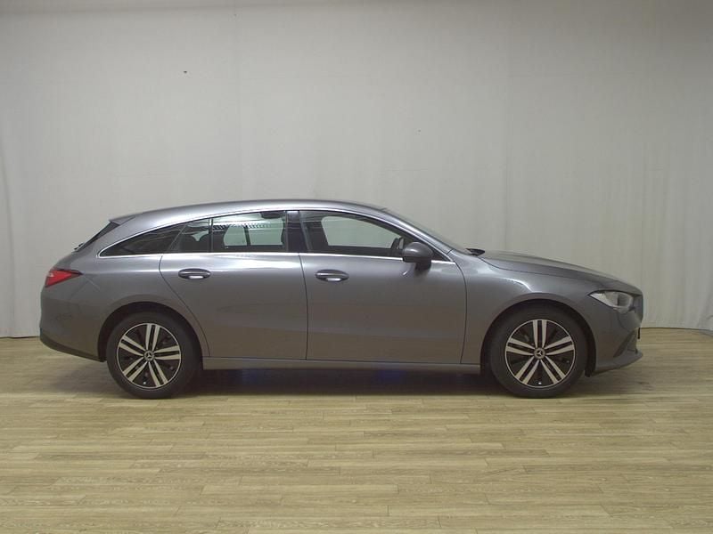 Grau Gebraucht 2022 Mercedes CLA200 Shooting Brake Kombi | 22.980 € (Superpreis) - Bild 1/4