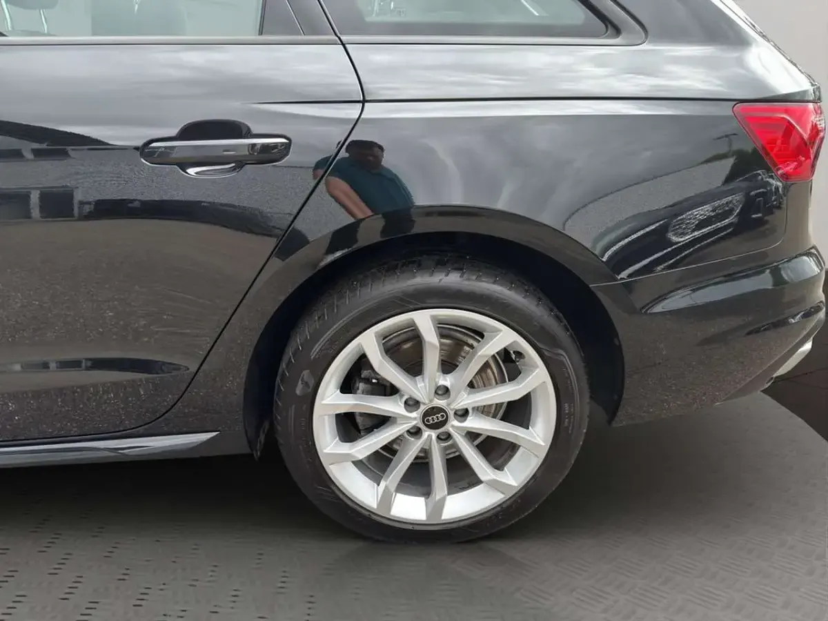 Gebraucht Audi A4 Advanced Plus 204 PS (150 kW) 2022 Mythosschwarz metallic Kombi