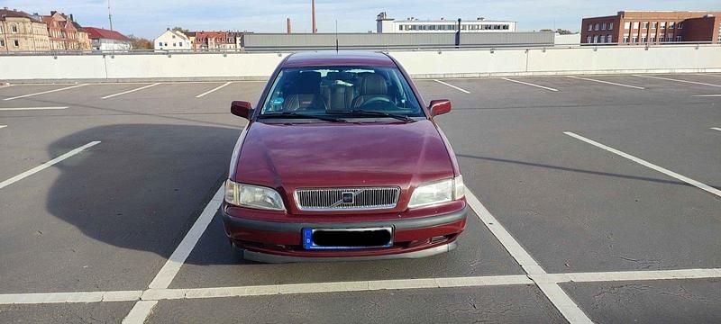 Gebraucht Volvo V40 115 PS (84 kW) 1998 Rot Kombi