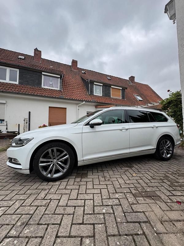 Weiß Gebraucht 2017 VW Passat Kombi | 14.700 € (Etwas zu teuer) - Bild 1/4