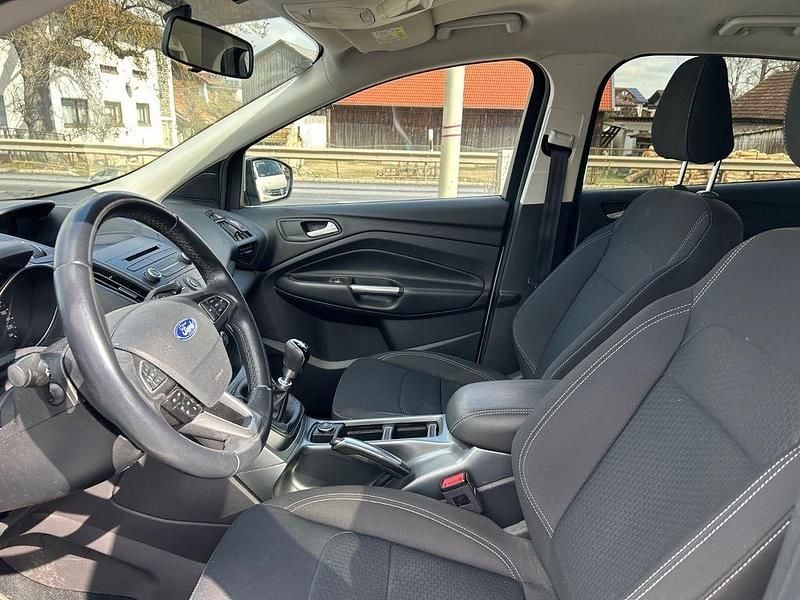 Gebraucht Ford Kuga Trend 120 PS (88 kW) 2019 Weiß SUV