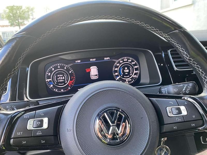 Blau Gebraucht 2017 VW Golf VII R Limousine | 23.950 € (Etwas zu teuer) - Bild 1/4