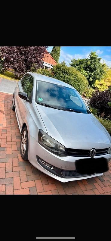 Silber Gebraucht 2013 VW Polo Kleinwagen | 5.250 € (Etwas zu teuer) - Bild 1/2