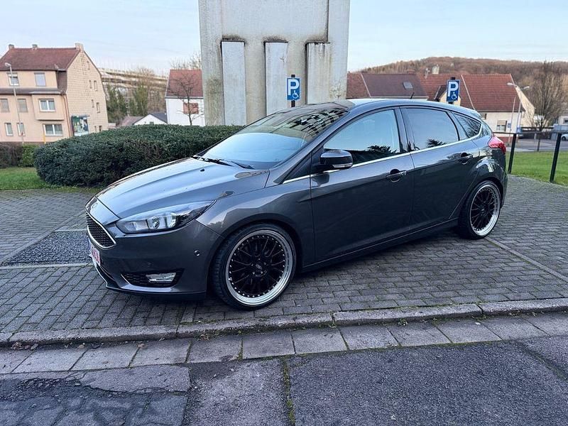 Gebraucht Ford Focus Titanium 150 PS (110 kW) 2018 Grau Limousine